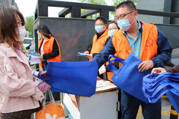 路鵬達黨支部聯合公司安全管理部開展 “國家安全，人人相關”主題黨日活動